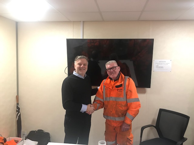 Lowery’s Managing Director presented Dave Revie with a small gift in recognition of him receiving ‘Making a Difference Award” from Skanska